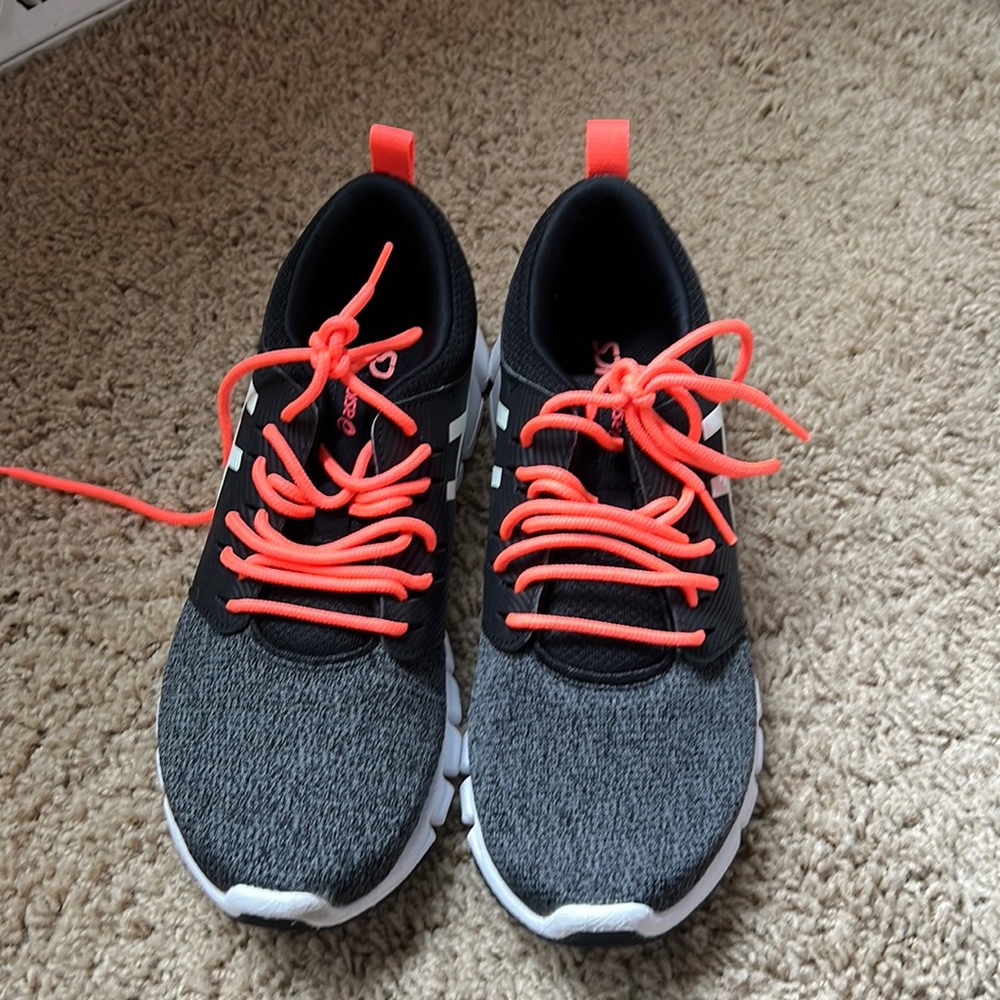 Brand new size 8 ASICS